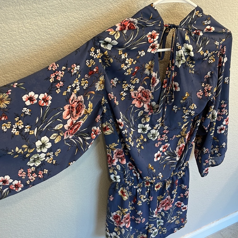 In San Francisco Flutter Sleeve Elastic Waist Rom… - image 3